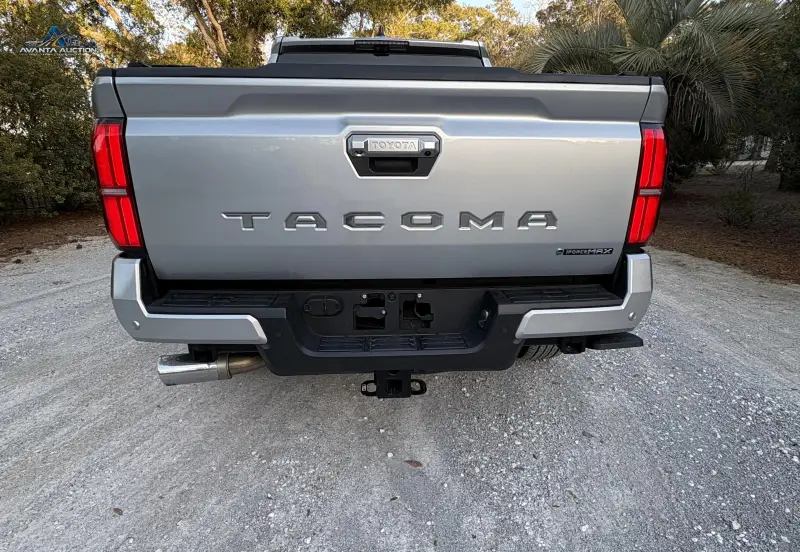 2024 Toyota Tacoma Limited Double Cab i-Force Max 4×4 photo 18