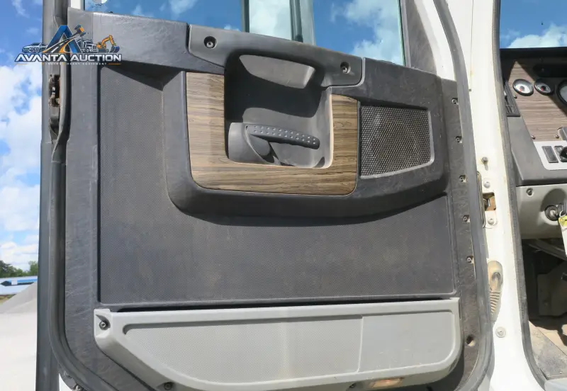 2012 Freightliner Coronado SD photo 57
