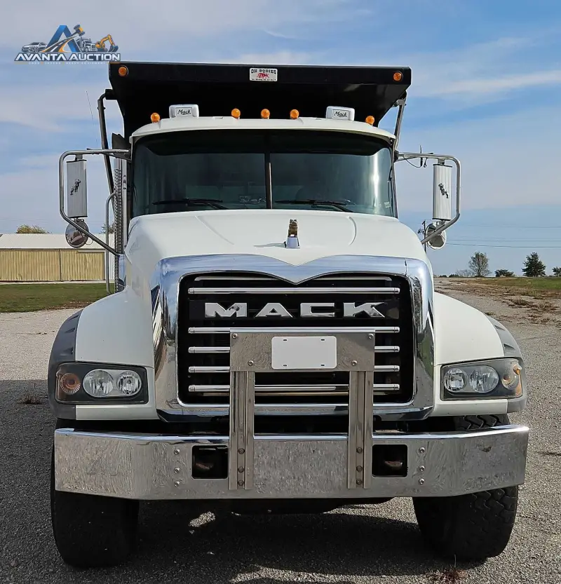 2011 Mack GU713 photo 2