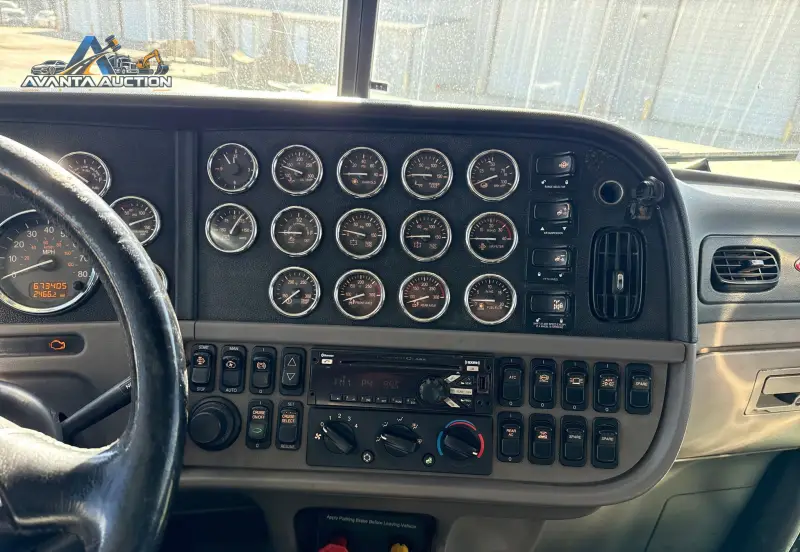 2018 Peterbilt 389 photo 49