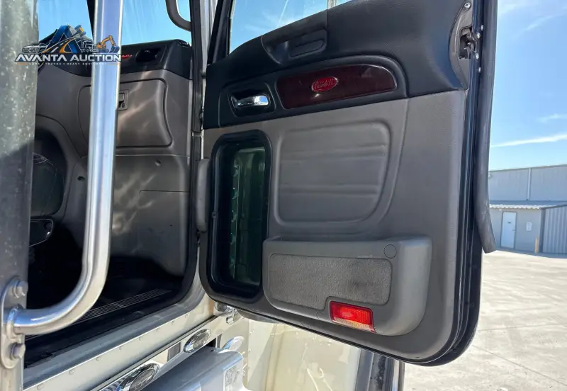 2018 Peterbilt 389 photo 64