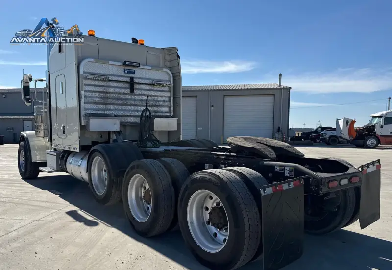2018 Peterbilt 389 photo 7