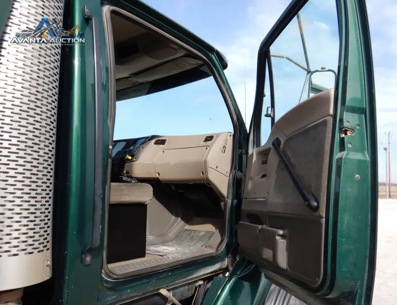 2001 Sterling LT9500 photo 71