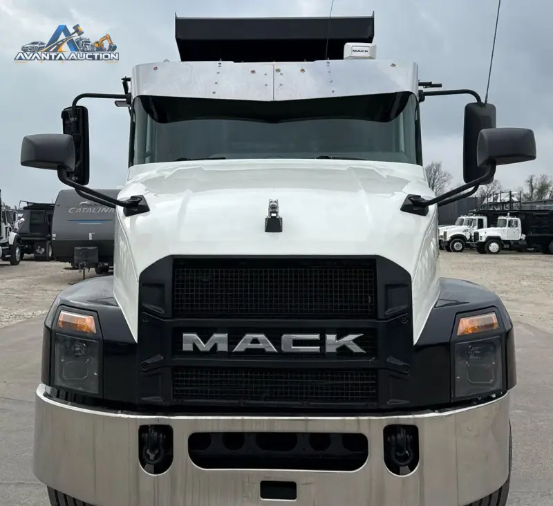 2019 Mack Anthem photo 2