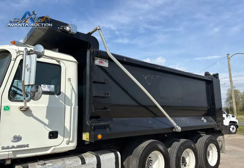 2017 Mack Granite GU713 photo 10