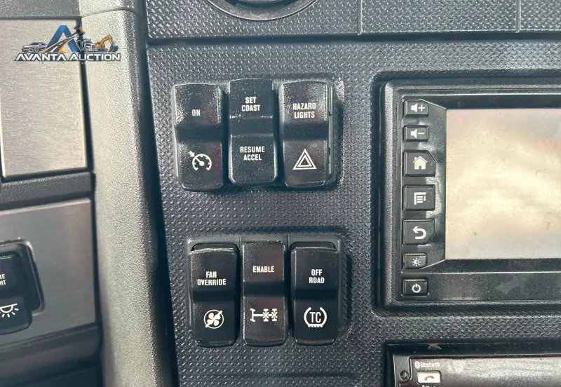 2015 Caterpillar CT660L photo 22