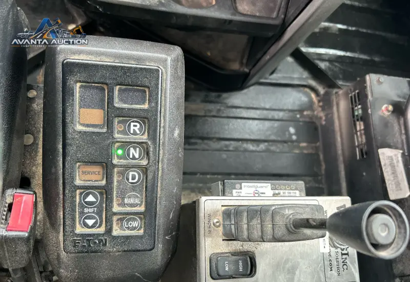 2015 Caterpillar CT660L photo 30