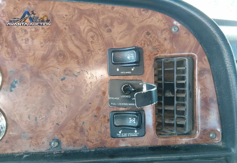 2002 Peterbilt 378 photo 89