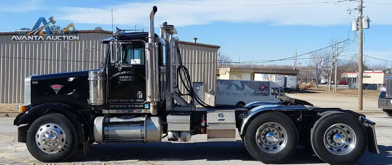 2002 Peterbilt 378 photo 8