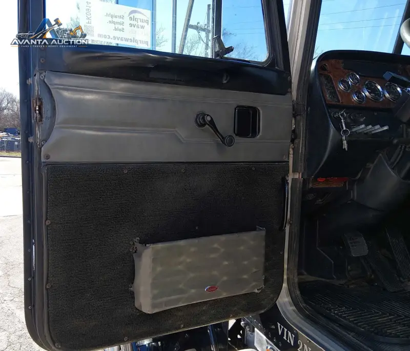 2002 Peterbilt 378 photo 67