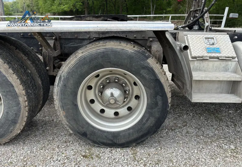 1981 Peterbilt 359 photo 111