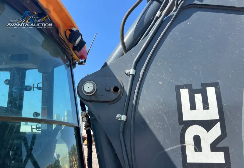 2020 John Deere 310L photo 23