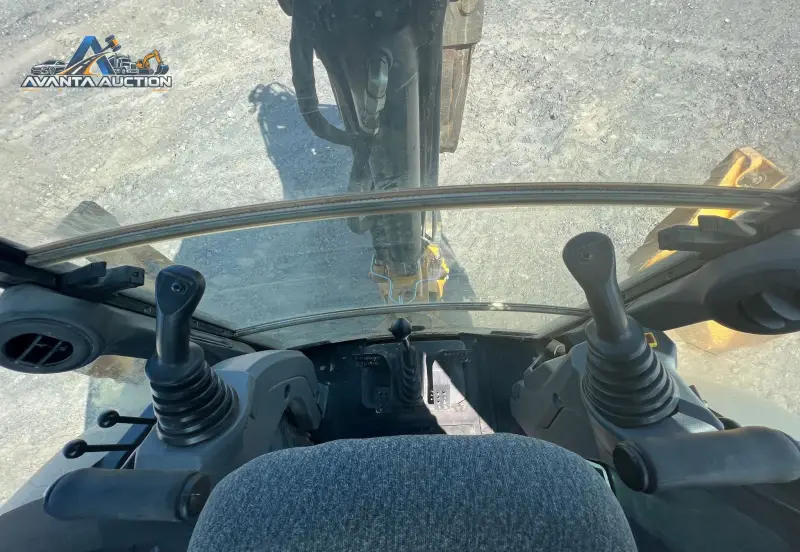 2020 John Deere 310L photo 44