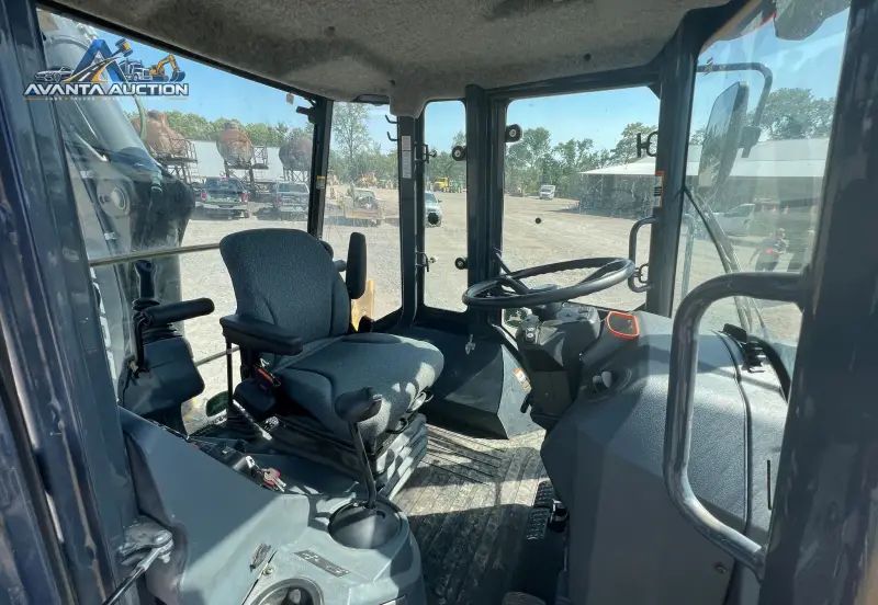 2020 John Deere 310L photo 35