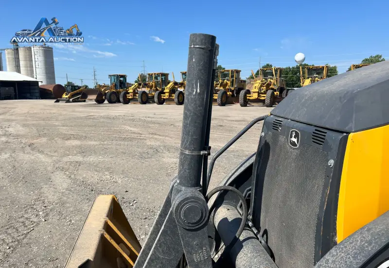 2020 John Deere 310L photo 12