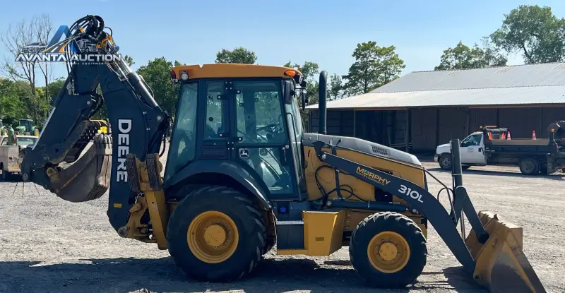 2020 John Deere 310L photo 4