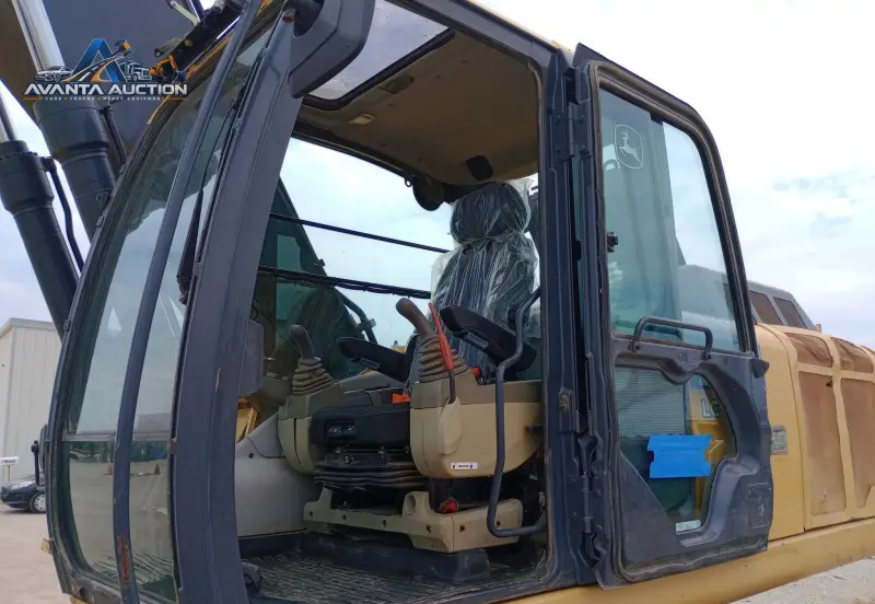 2014 John Deere 250G LC photo 42