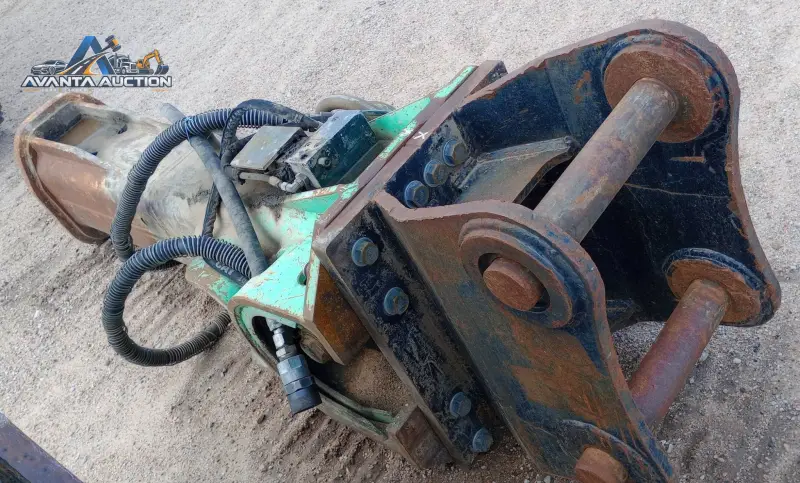 2014 John Deere 250G LC photo 24