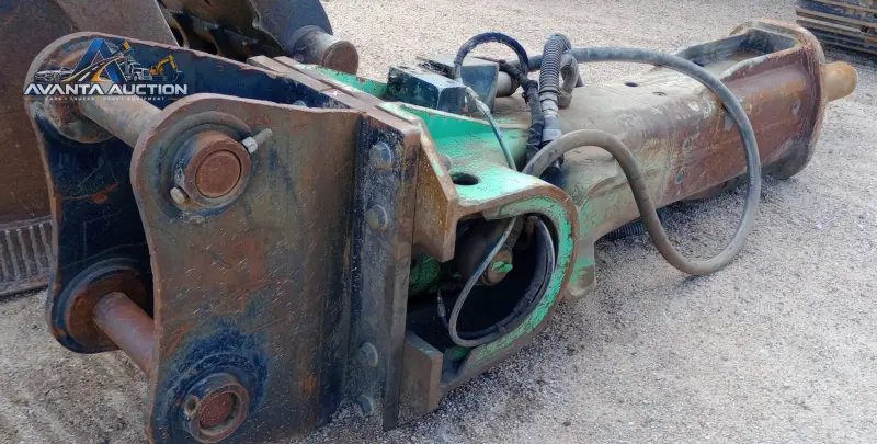 2014 John Deere 250G LC photo 23