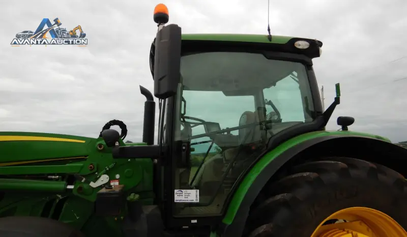 2015 John Deere 6120R photo 39
