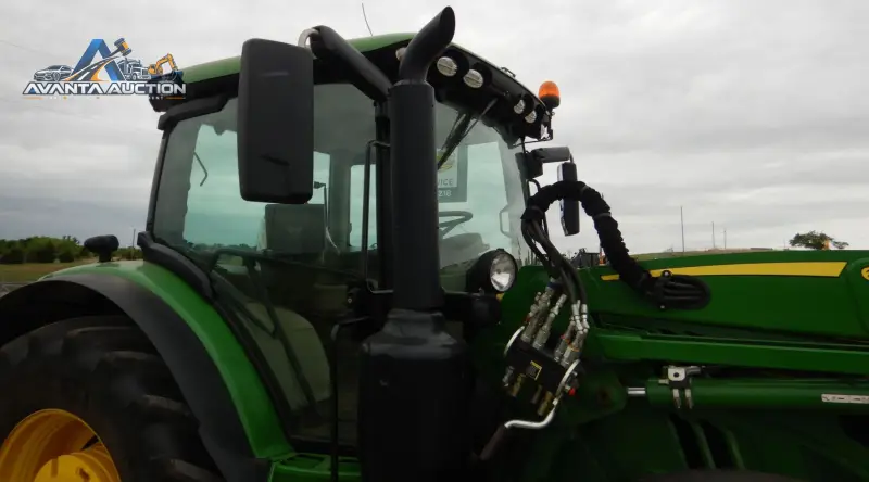 2015 John Deere 6120R photo 36