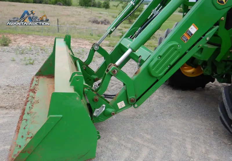 2015 John Deere 6120R photo 55