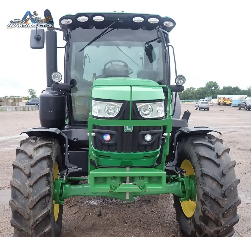 2017 John Deere 6130R photo 2
