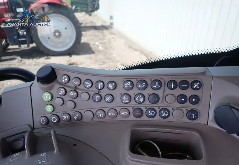 2017 John Deere 6130R photo 16