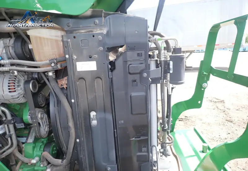 2017 John Deere 6130R photo 33