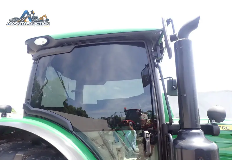 2017 John Deere 6130R photo 47
