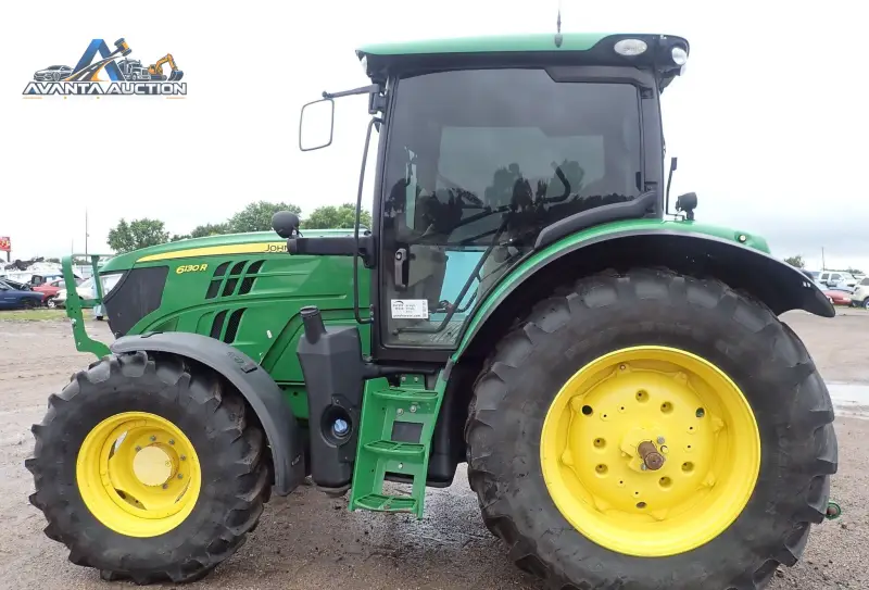 2017 John Deere 6130R photo 8
