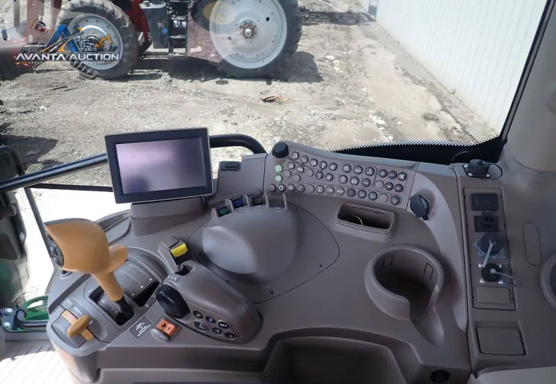 2017 John Deere 6130R photo 15