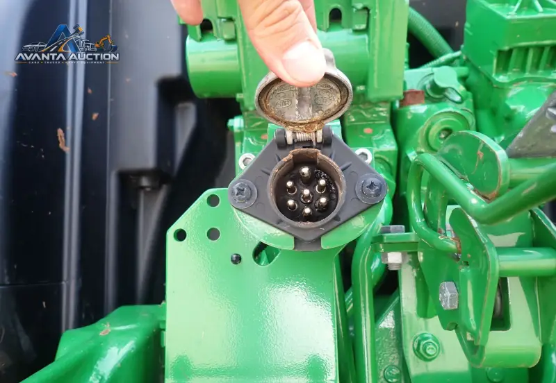 2017 John Deere 6130R photo 41
