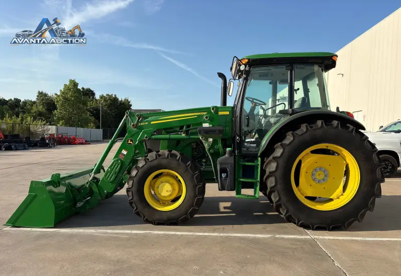 2023 John Deere 6135E photo 8