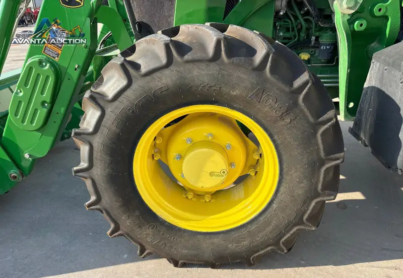 2023 John Deere 6135E photo 77