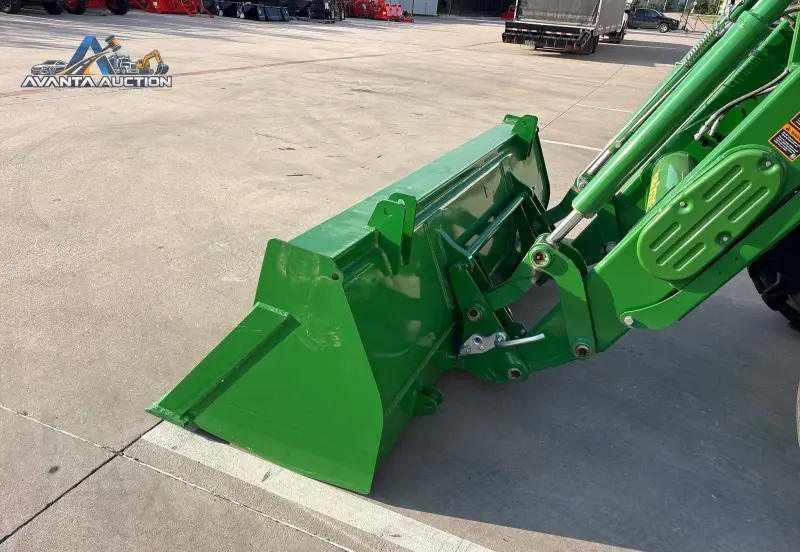 2023 John Deere 6135E photo 12
