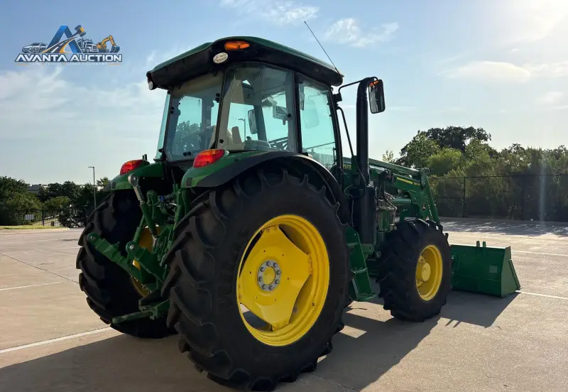 2023 John Deere 6135E photo 5