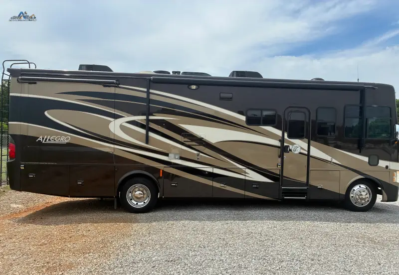 2013 Tiffin Allegro Open Road Motorcoach photo 18