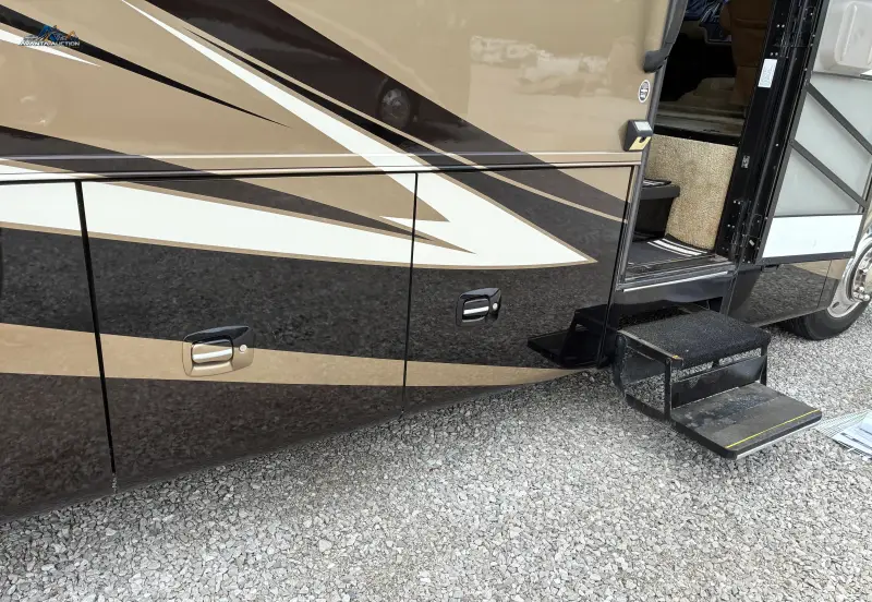 2013 Tiffin Allegro Open Road Motorcoach photo 78