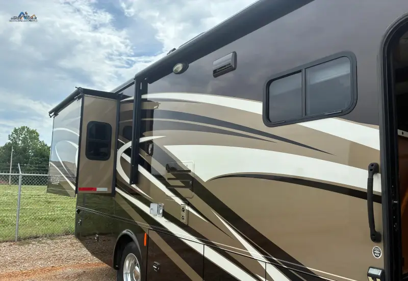 2013 Tiffin Allegro Open Road Motorcoach photo 26